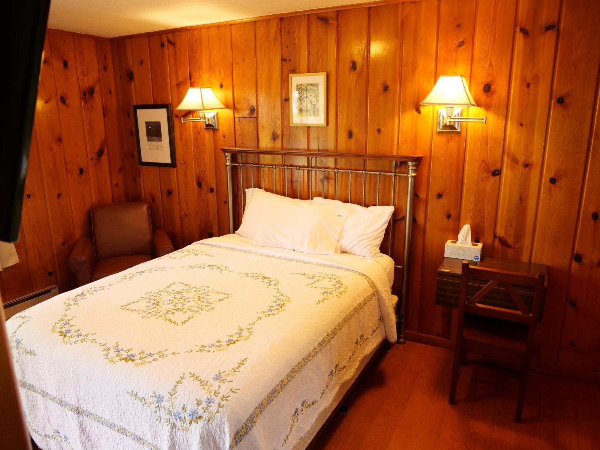 Ludington Blue Spruce Inn Quarto foto