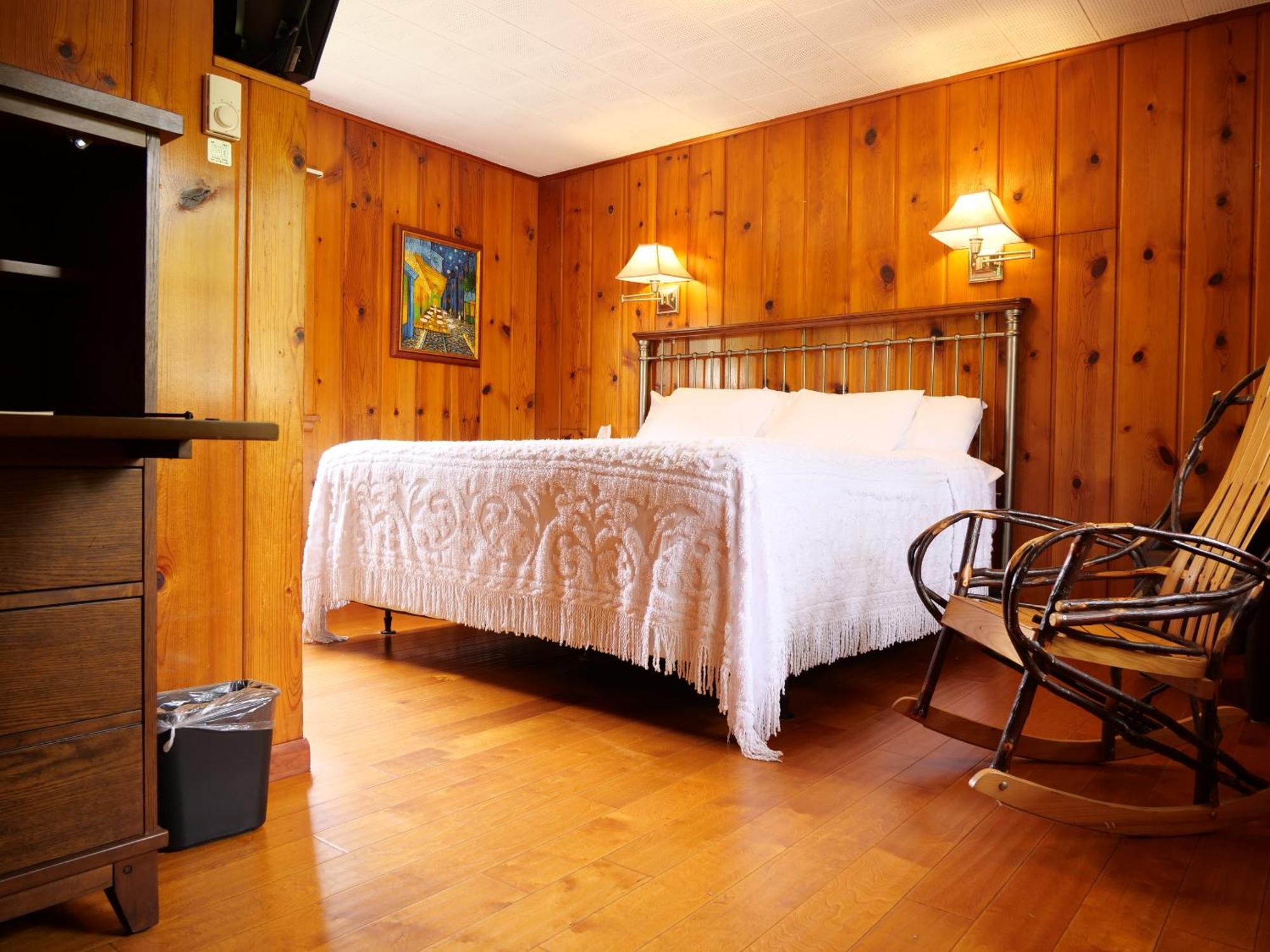 Ludington Blue Spruce Inn Quarto foto